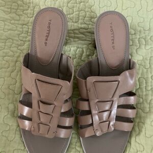 Trotters Dress Sandals